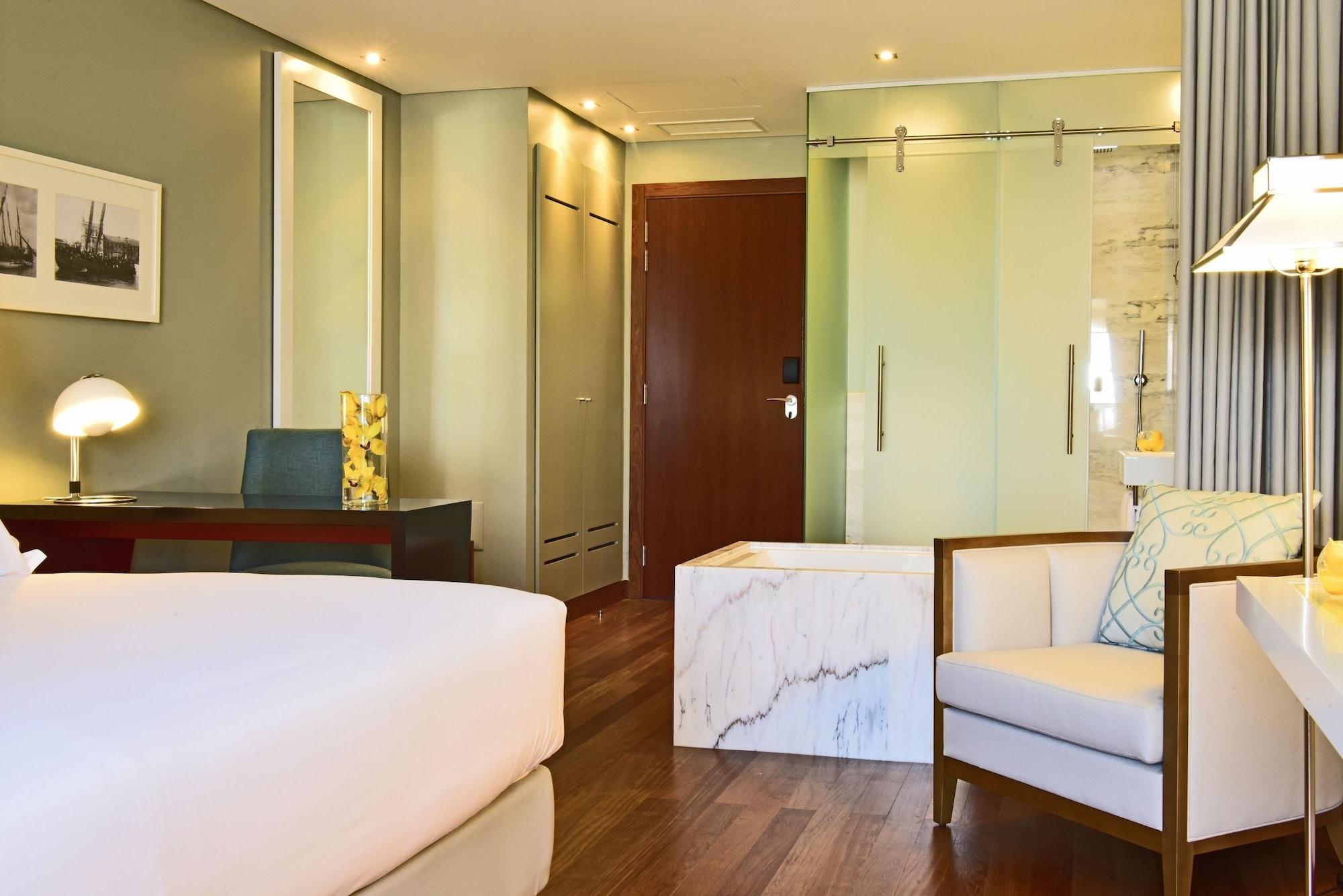 بوسادا دي لشبونة - الفنادق الصغيرة الفاخرة في العالم Lisboa المظهر الخارجي الصورة A room at the hotel