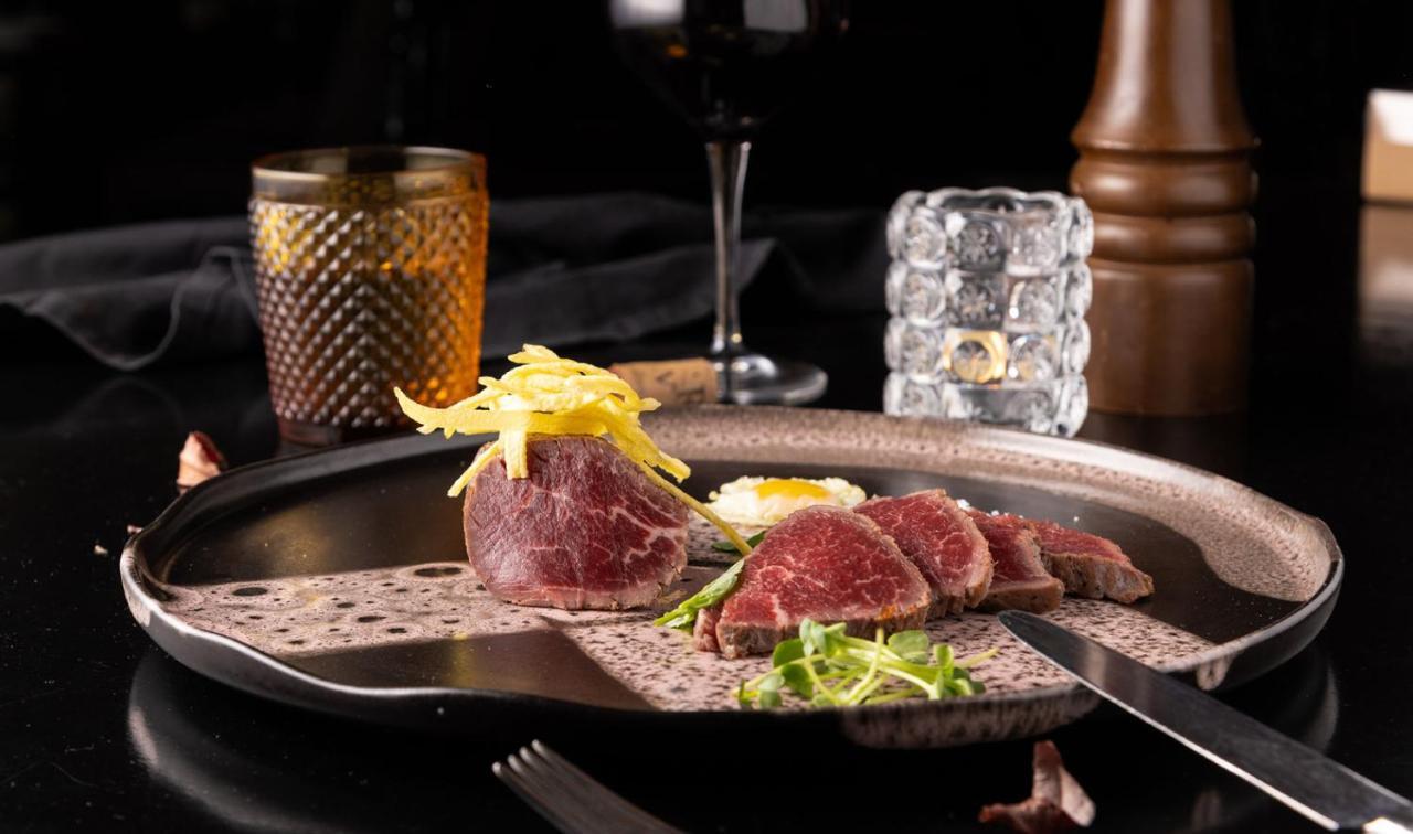 بوسادا دي لشبونة - الفنادق الصغيرة الفاخرة في العالم Lisboa المظهر الخارجي الصورة A steak prepared sous-vide