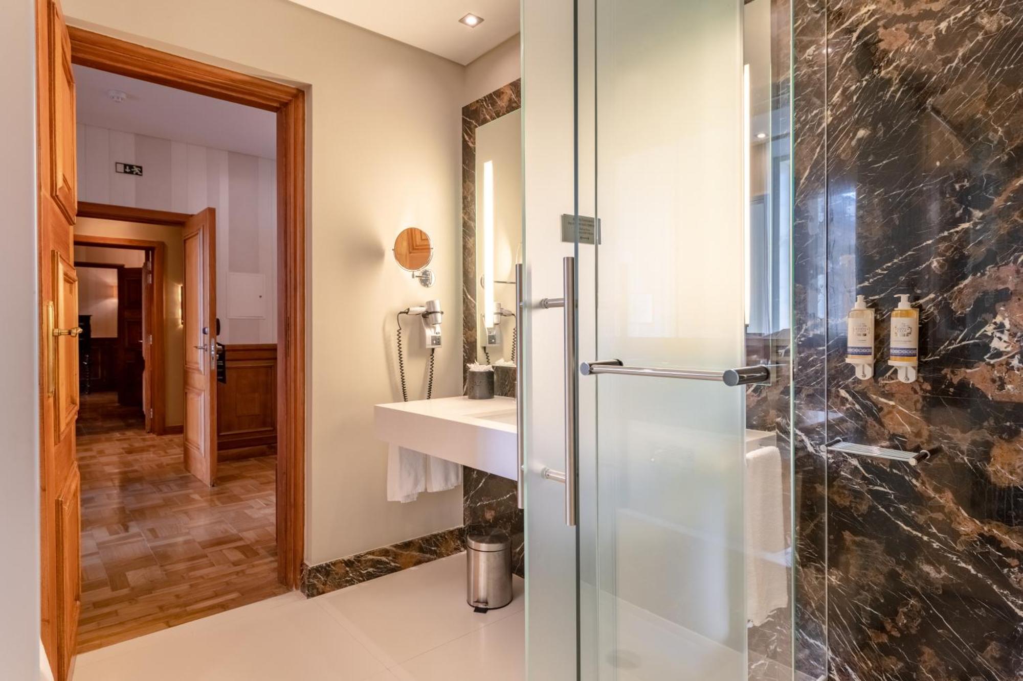 بوسادا دي لشبونة - الفنادق الصغيرة الفاخرة في العالم Lisboa المظهر الخارجي الصورة Bathroom