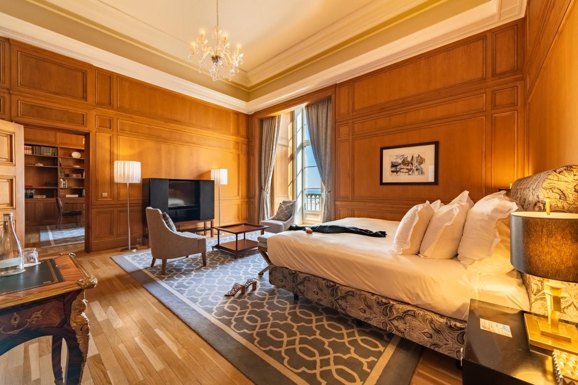 بوسادا دي لشبونة - الفنادق الصغيرة الفاخرة في العالم Lisboa المظهر الخارجي الصورة A suite at the hotel